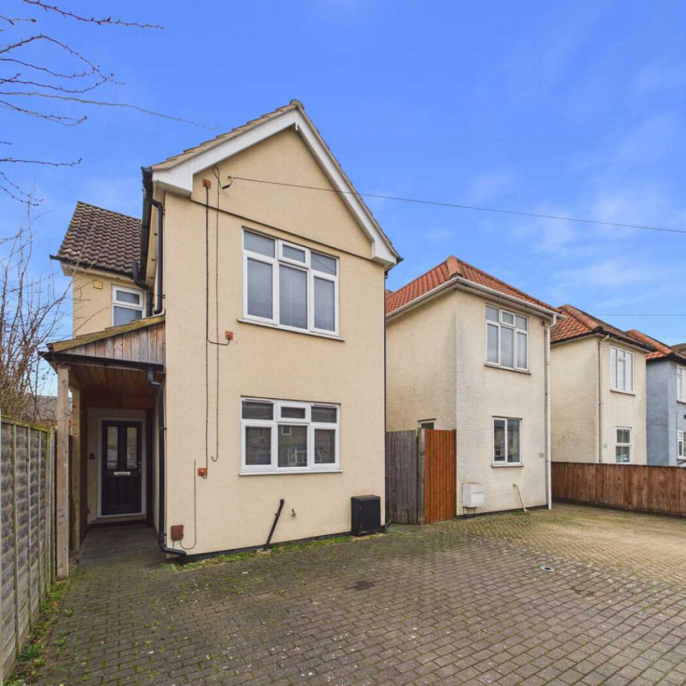 Cambridge haart Facebook ad: Situated in a desirable location, this well-presented 3/4…