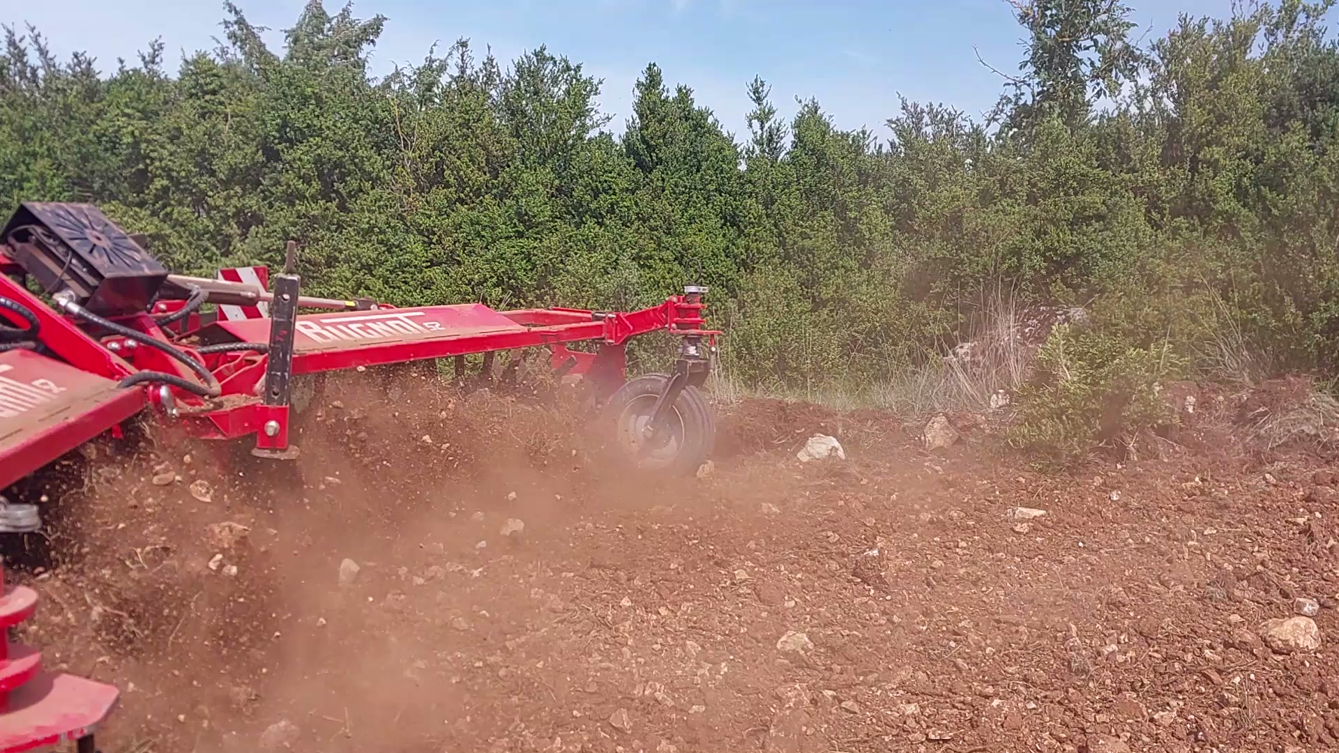 Bugnot North America: Stone Crushers, Grinders and Forestry Mulchers Facebook ad: Aligneuse de pierres BUGNOT