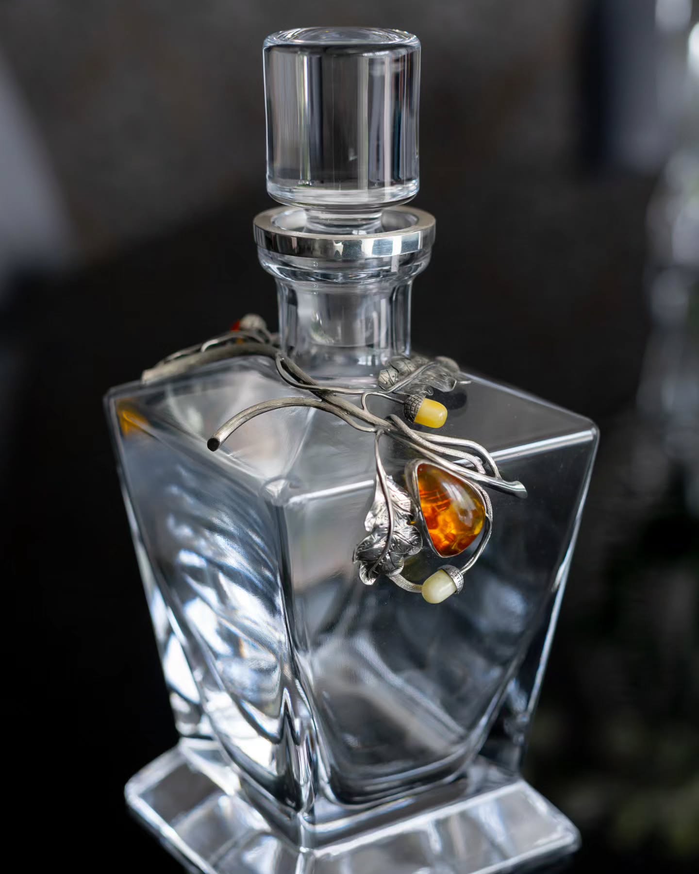 arquetta_design Facebook ad: Elegance captured in glass A decanter adorned with…