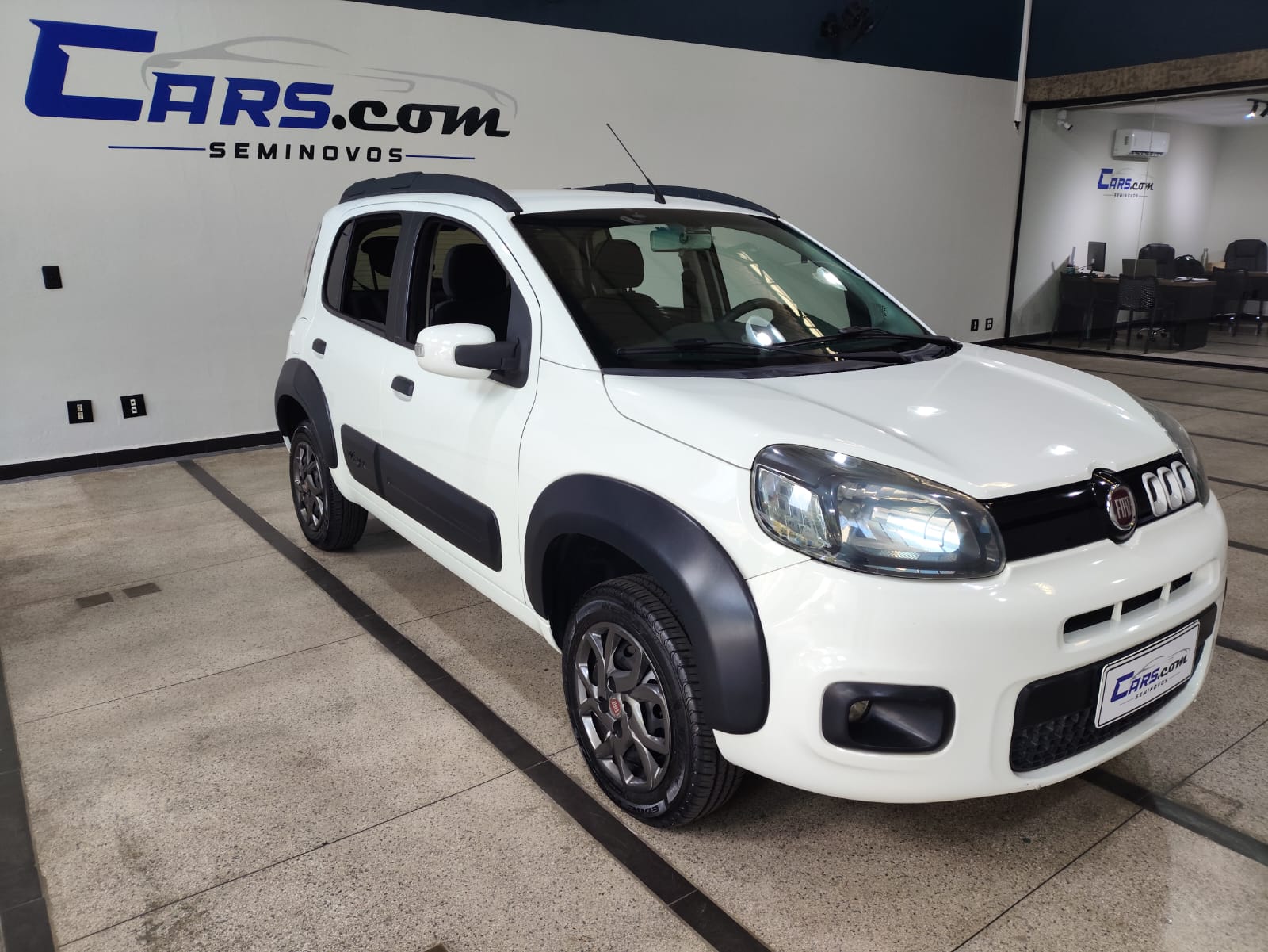 Cars.comseminovos Facebook ad: FIAT UNO WAY 1.0 2016, COMPLETO E CHEIO…