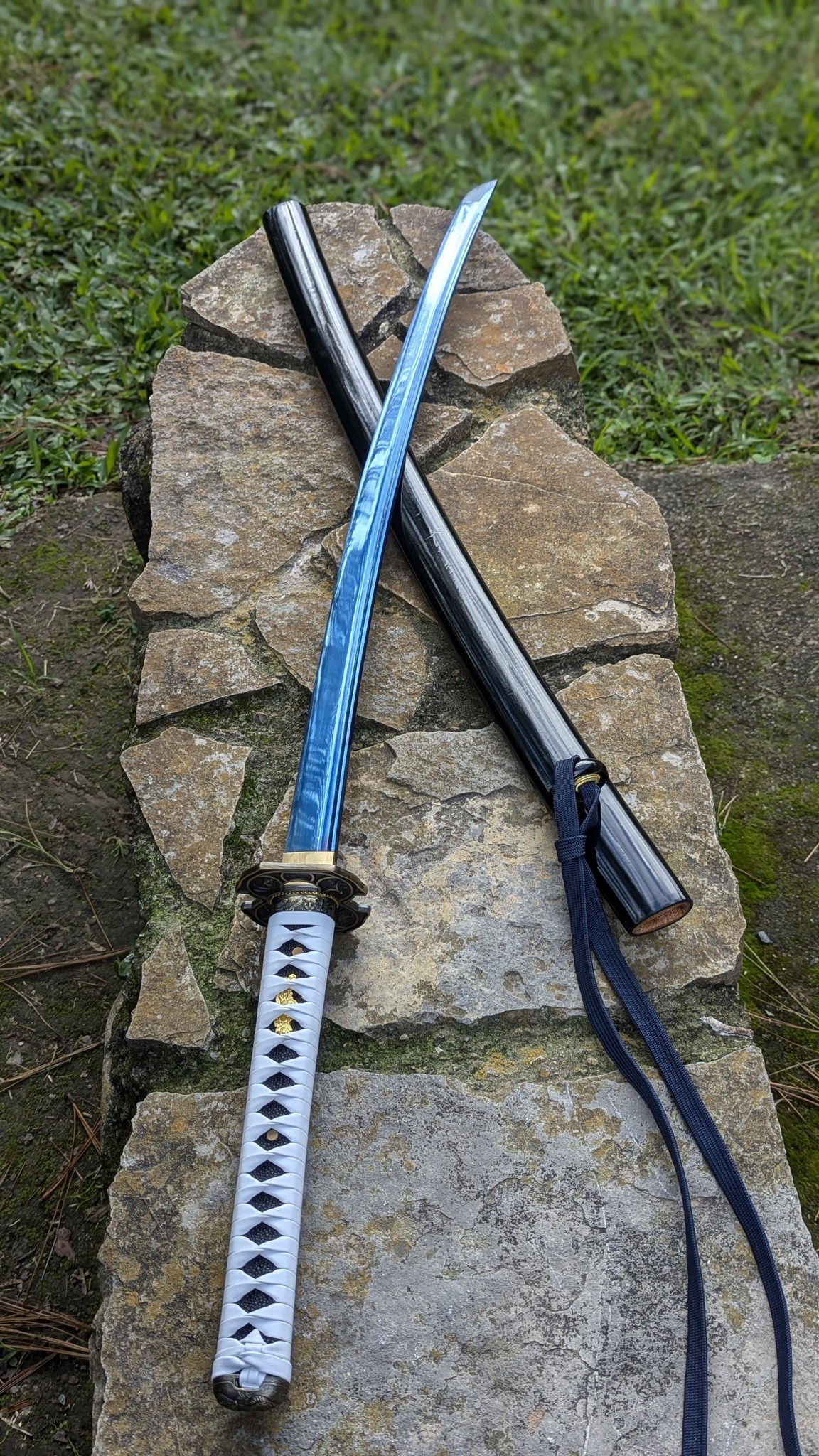 Borvo-KnifeShophn Facebook ad: Nuevamente Disponibles