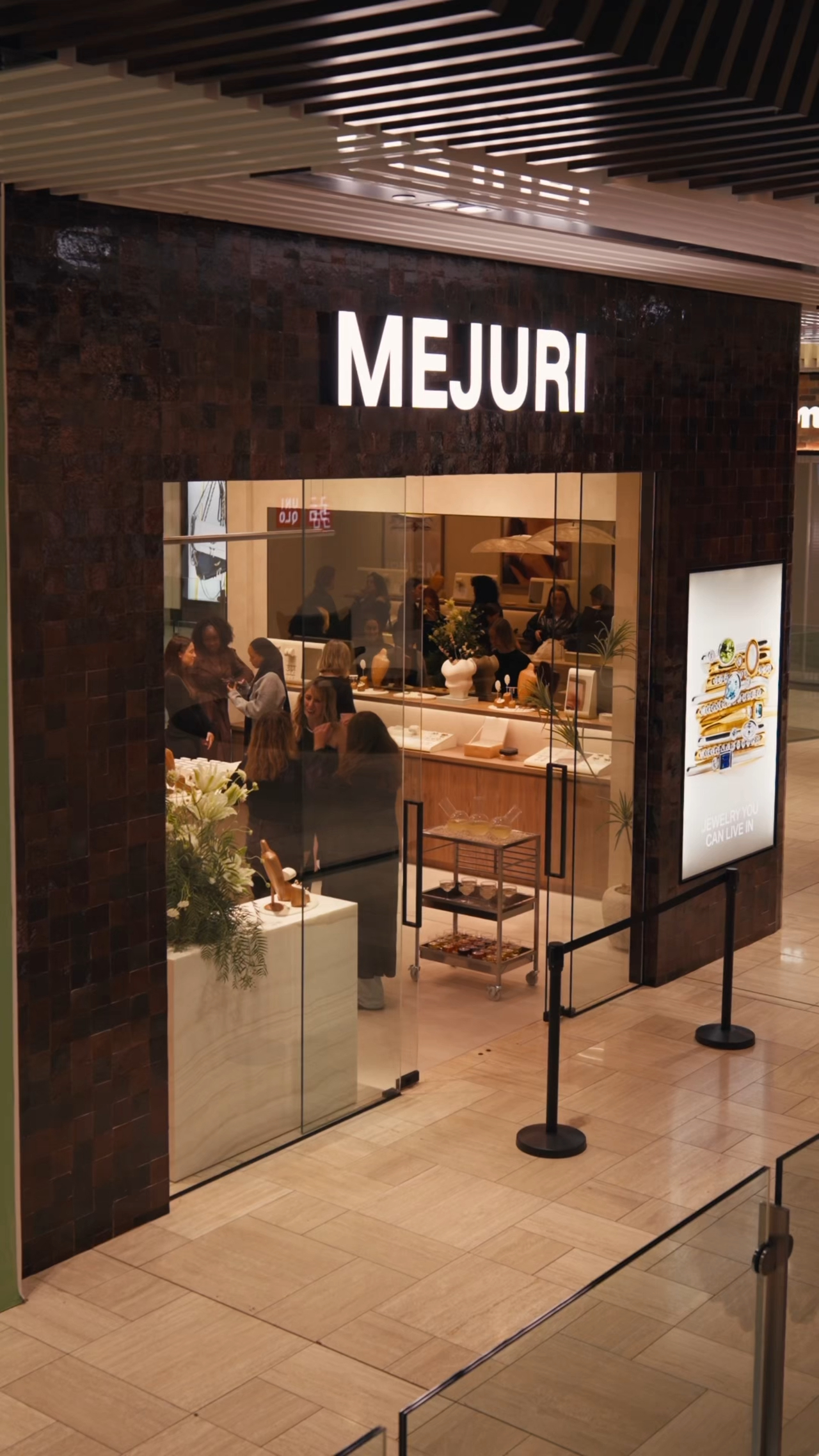 Mejuri Facebook ad: we just couldn't get enough of australia.