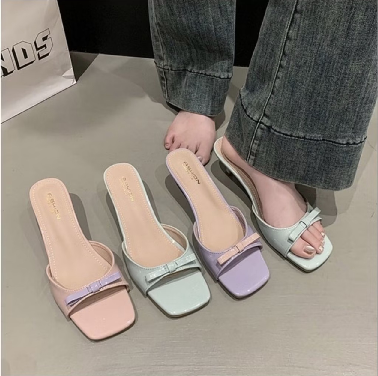Velora Luxury Footwear Facebook ad: သေးသေးလေးနဲ့ ချစ်စရာကောင်းတဲ့ Bow Detail