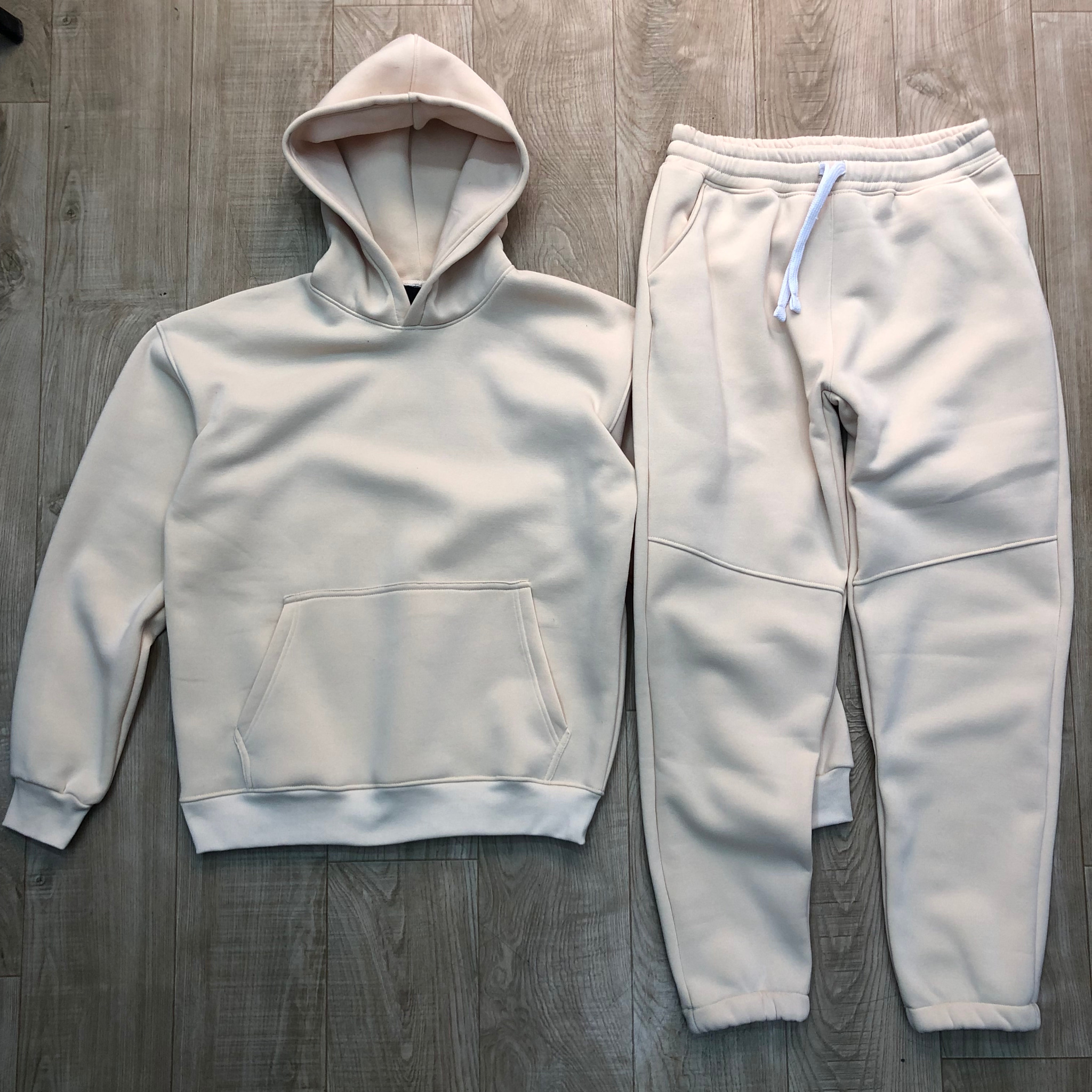 StyleHub Facebook ad: Découvrez notre Ensemble Oversize, Hoodie & Pantalon.