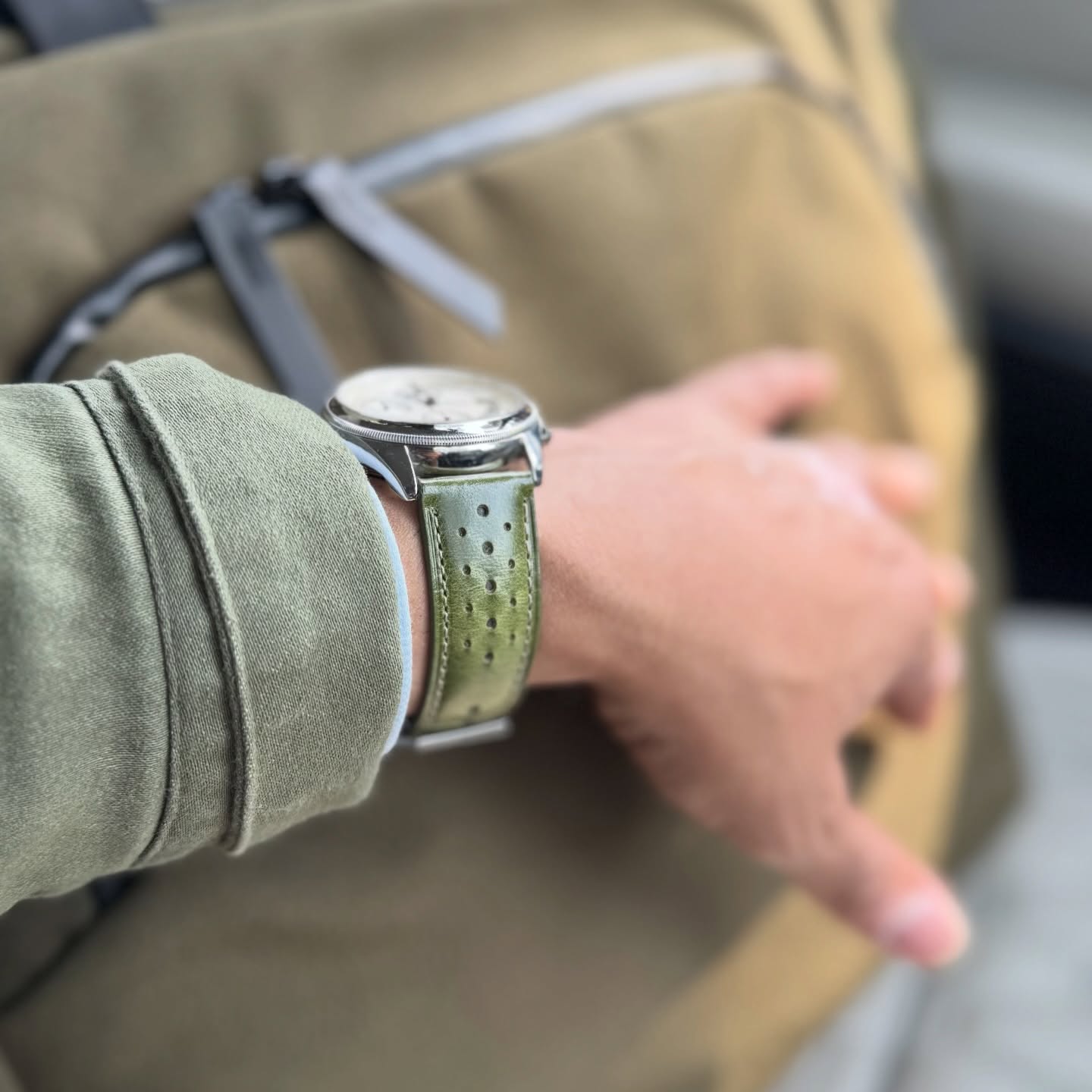 HEllO EDC Facebook ad: The F1 Marque is a racer style watch…