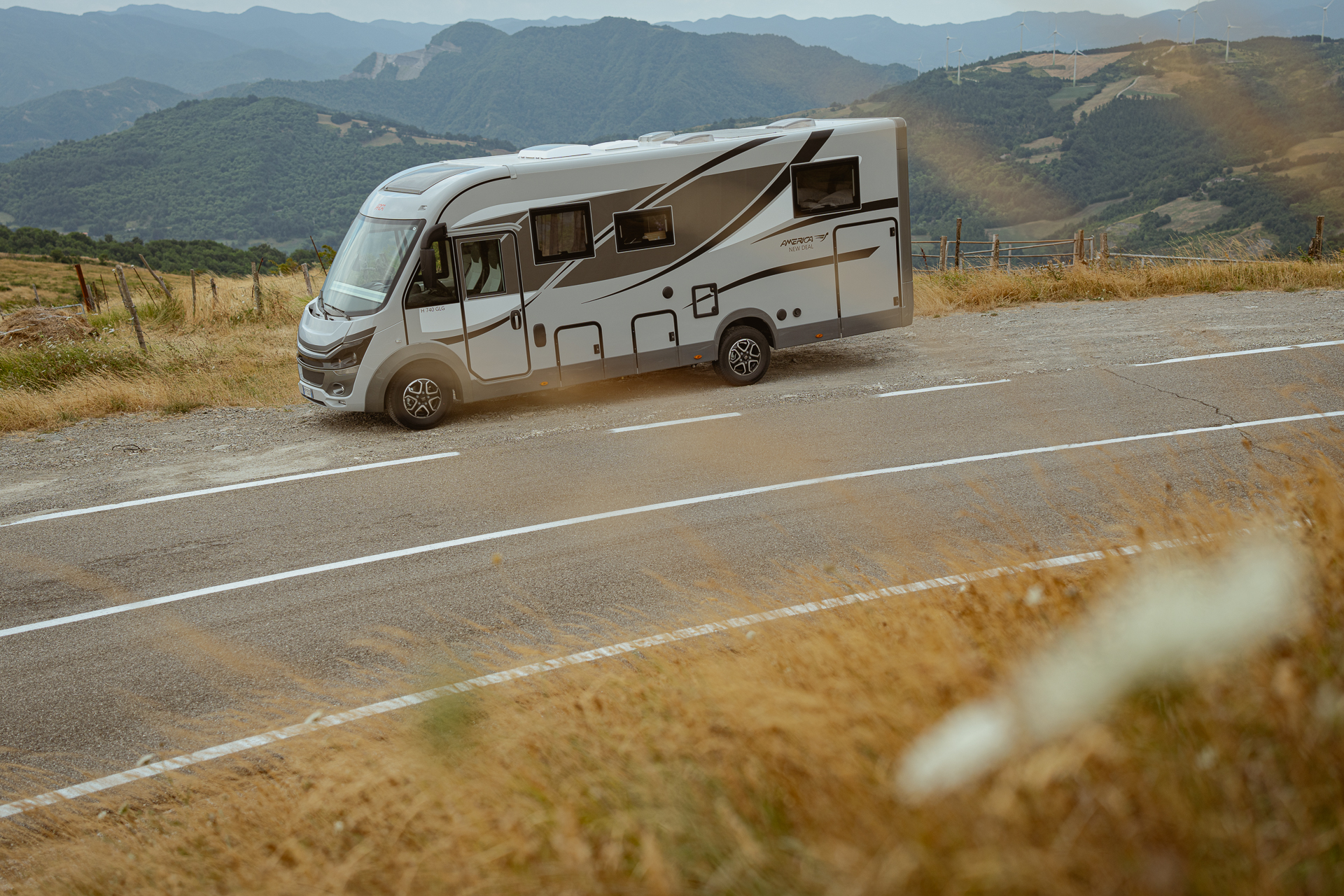 Arca Camper Facebook ad: Il primo camper davvero full optional