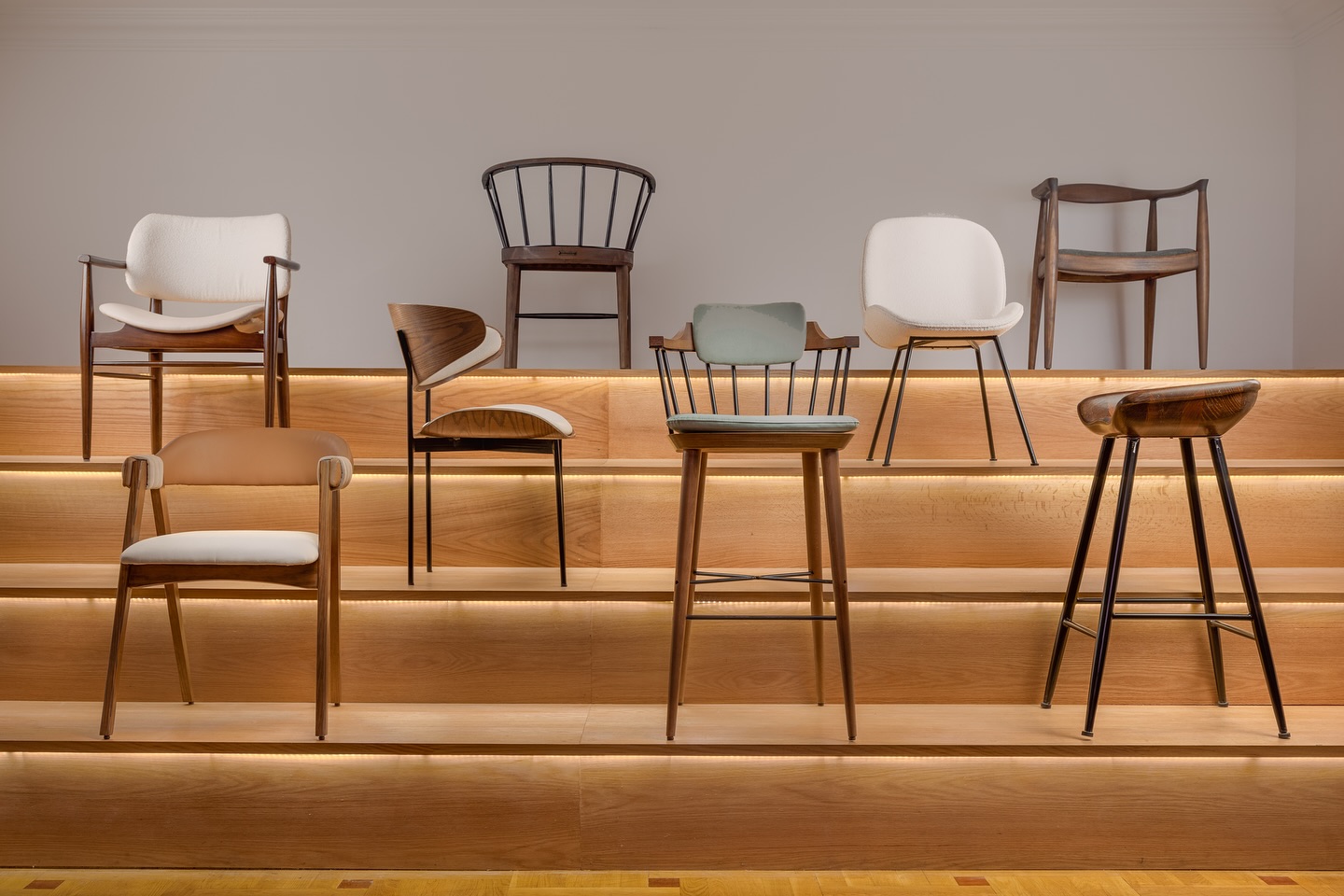 Chairs & Co. Facebook ad: Serving Chairs.