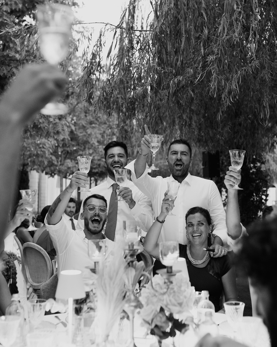 Laura Stramacchia Wedding Photography Facebook ad: Mani in alto