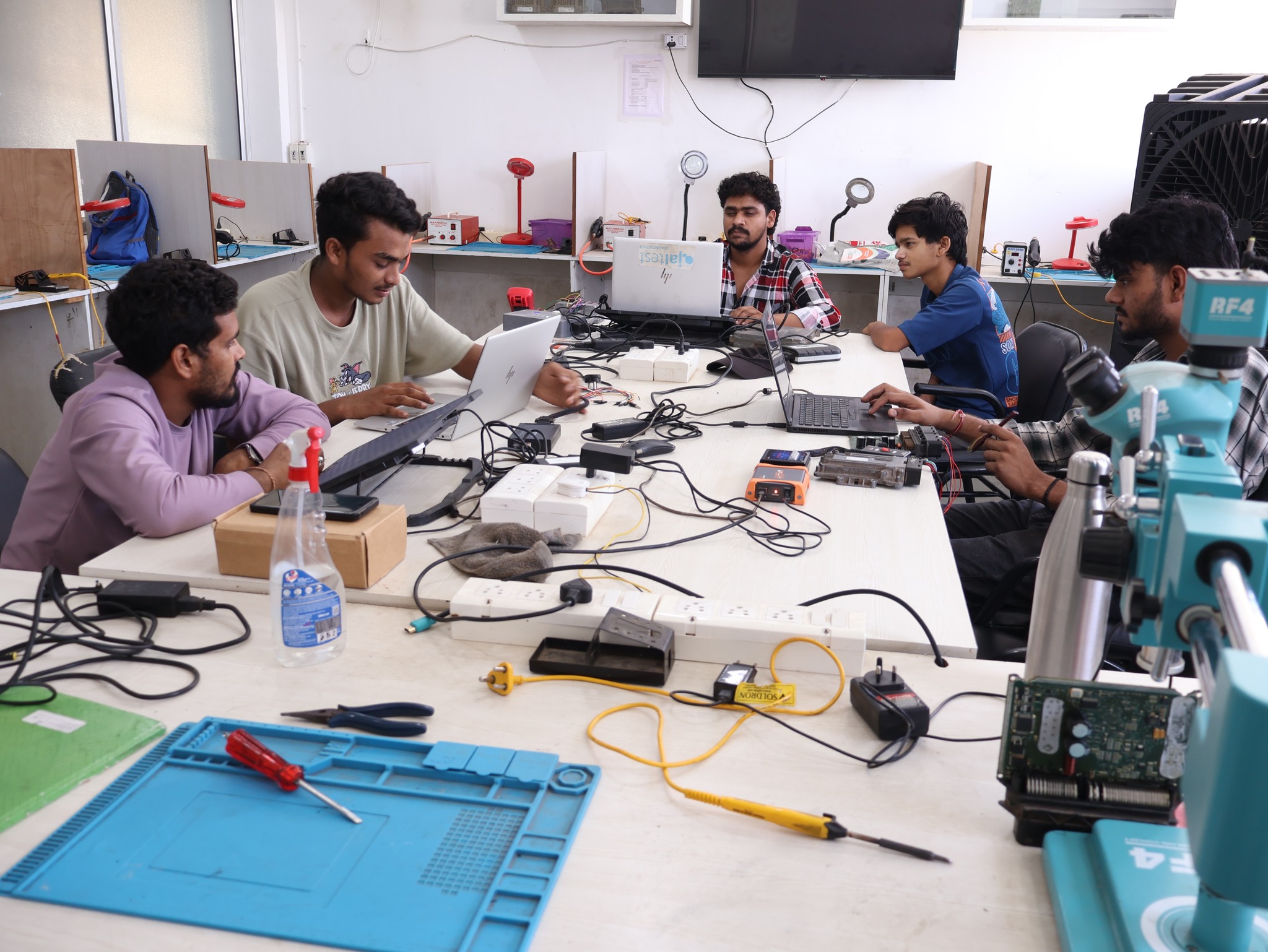 JustAuto Solutions Facebook ad: Automobile Industry में अपना Future Secure करना है?