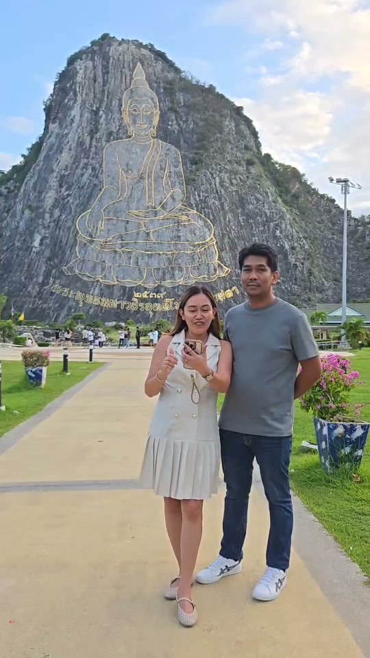 thailand luxury van rental Facebook ad: WELCOME TO THAILAND