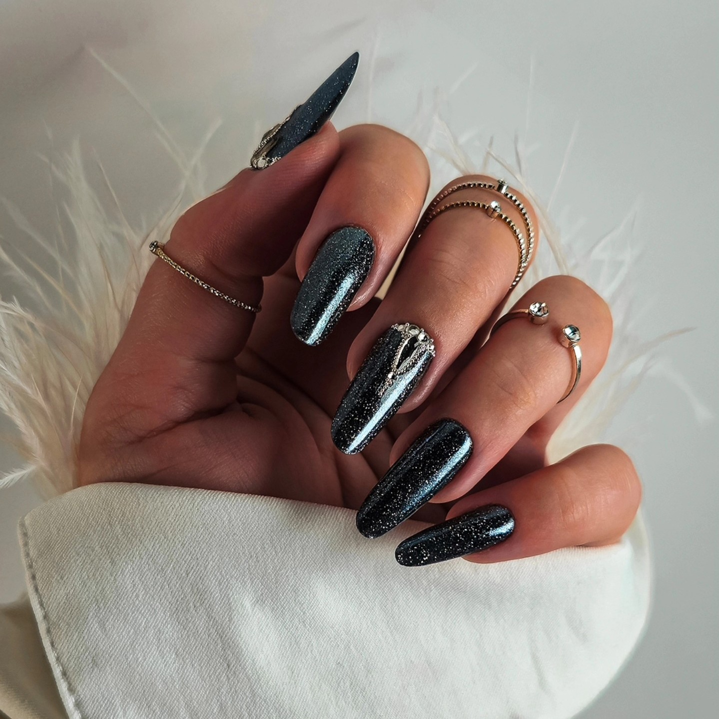 Evi Balogh Nail Salon Facebook ad: Műkörmös magánoktatás, csoportos képzések