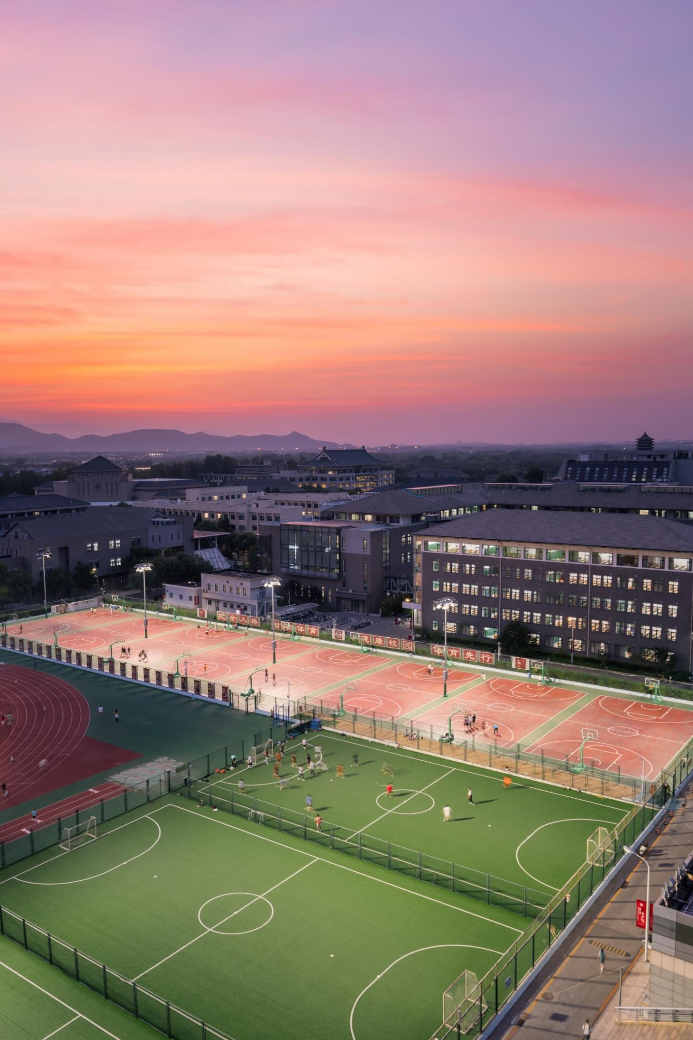 Peking University Facebook ad: Discover PKU, a campus full of wonders.