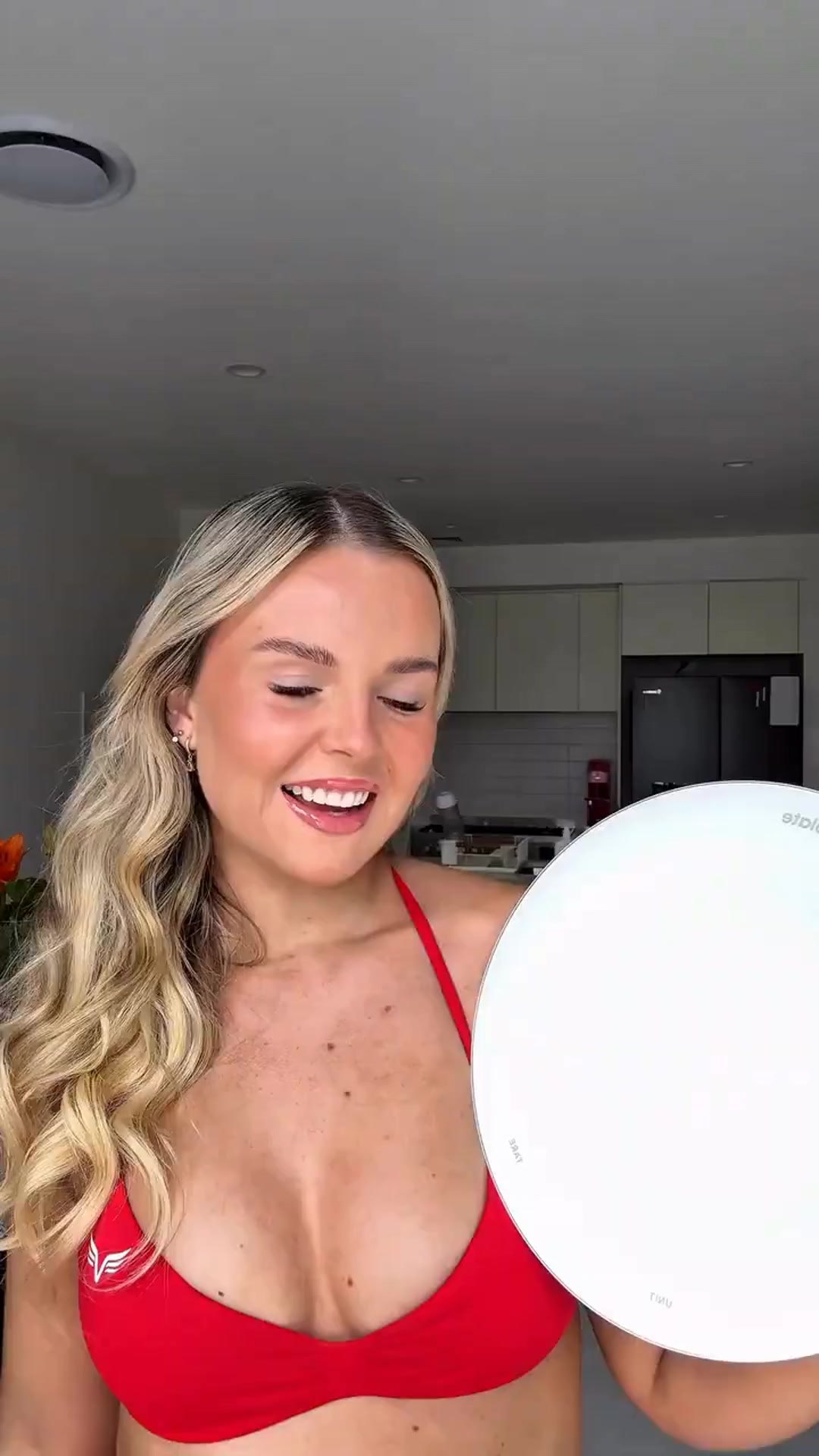 Weighplate Facebook ad: The world’s first plate with a built-in digital scale…