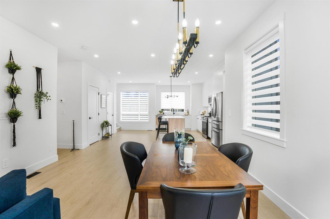 Liv Liv Facebook ad: 4 Beds 4 Baths Townhouse