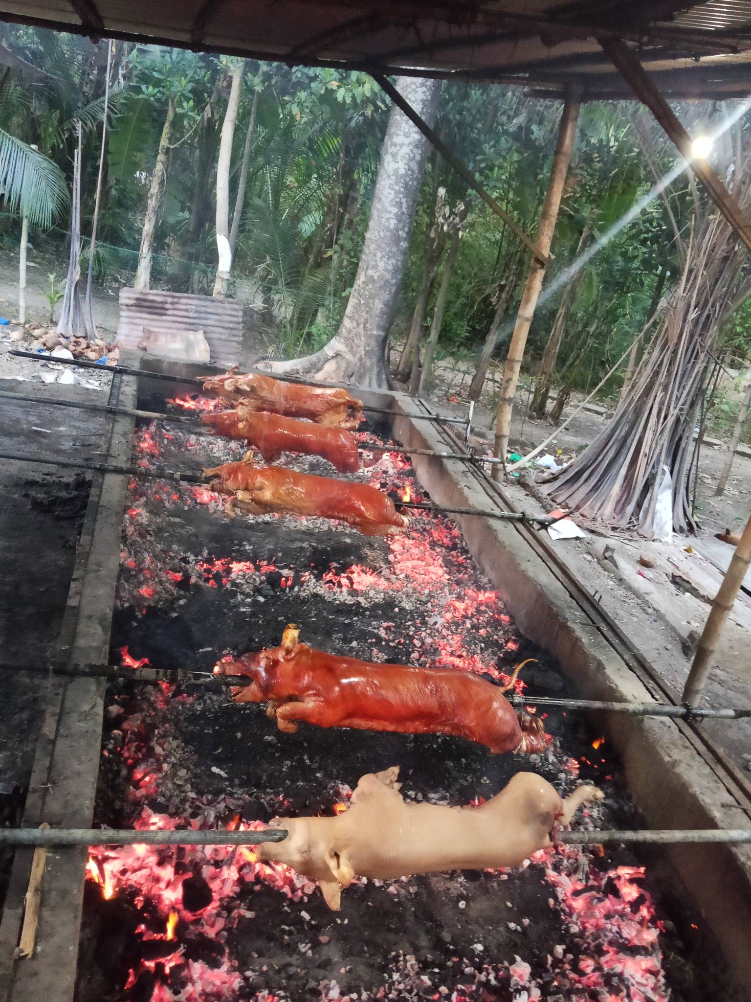 K&R's Lechon and Food Trays Facebook ad