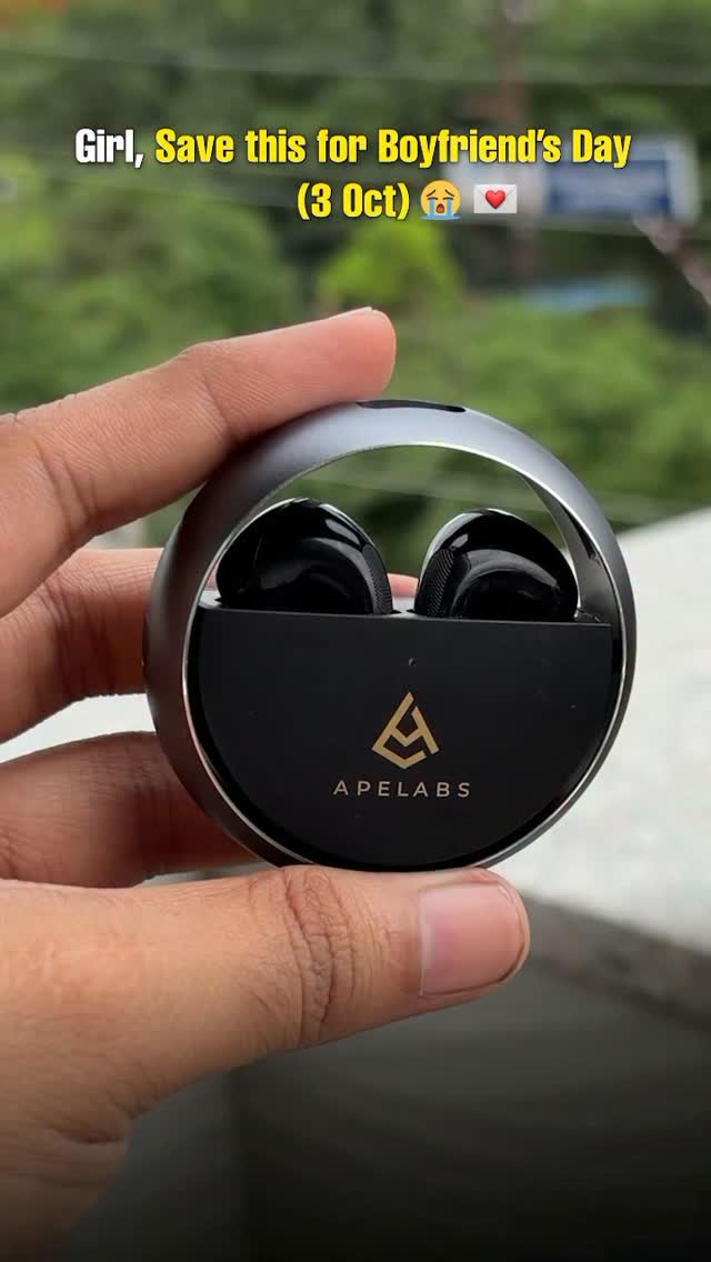 BuyApe Facebook ad: Boyfriend's Day gift idea?