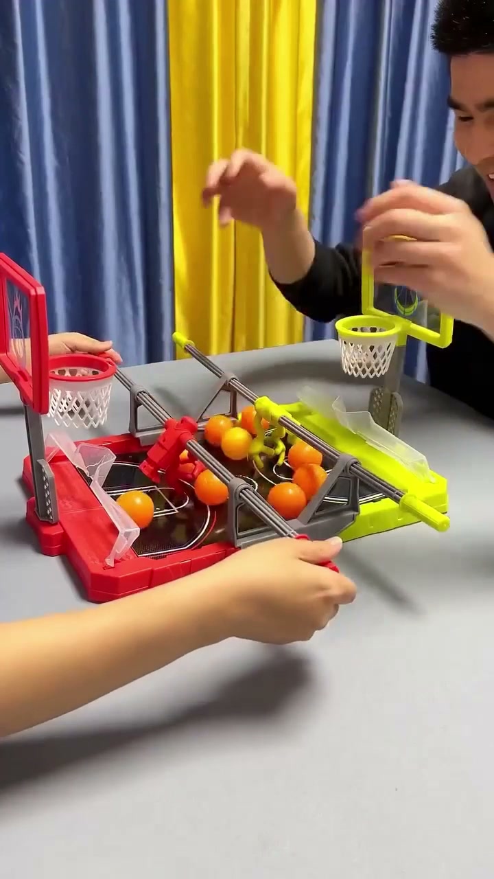 Tiny Dreams UK Facebook ad: #1 Mini Basketball Battle Game