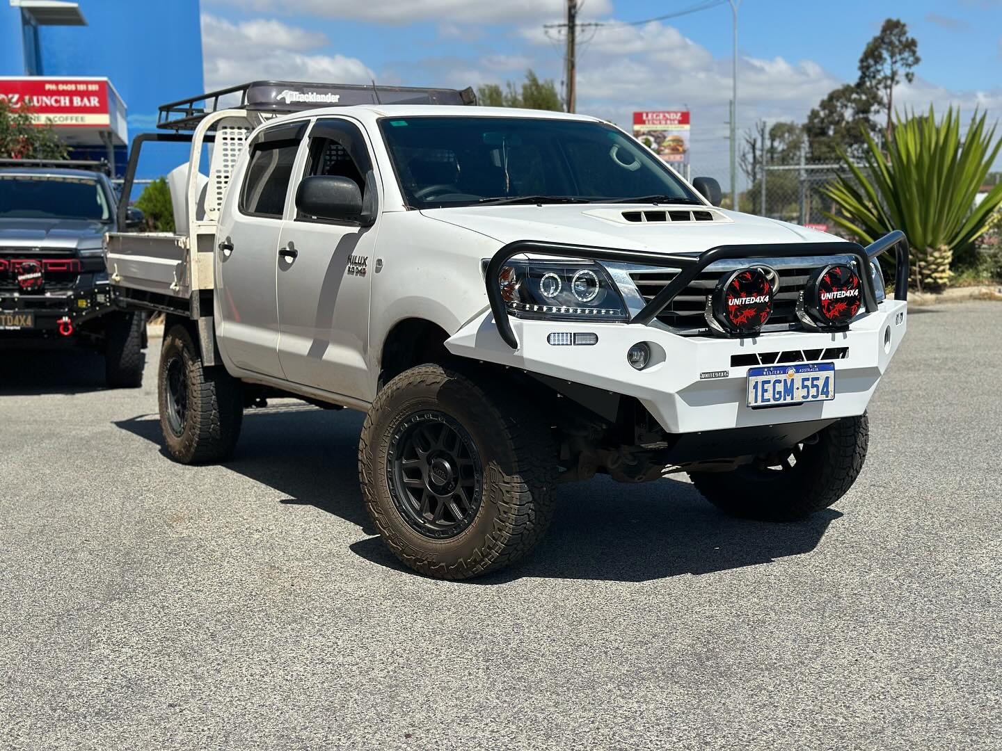 United4x4 Facebook ad: Toyota Hilux 2013 fitted with the following
