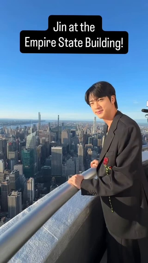 Empire State Building Facebook ad: WE LOVE @JIN
