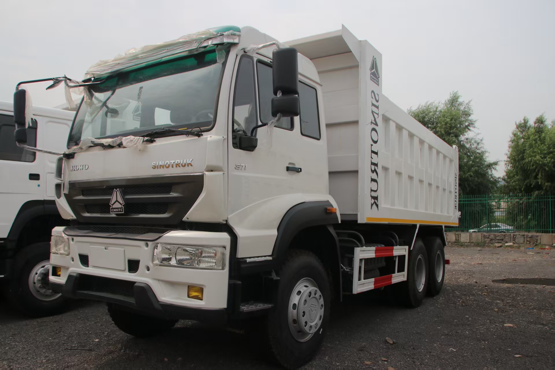 Chinese automobile exporters Facebook ad: Chinese car exporter, selling various types of cars…