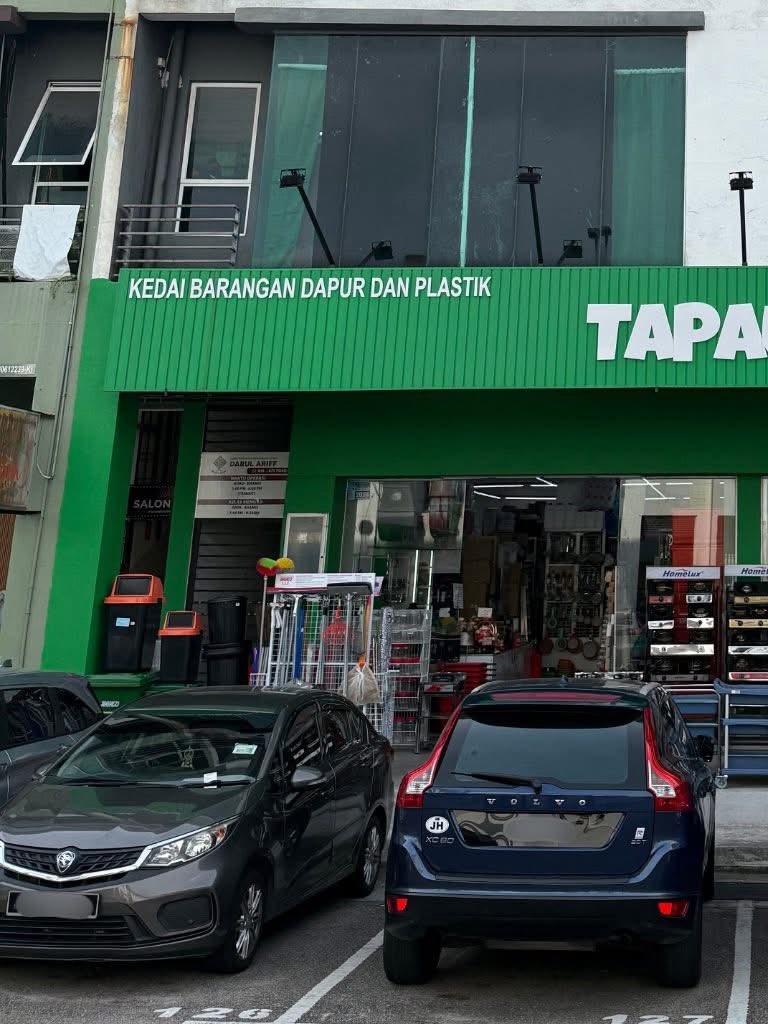 Tapau Restaurant & Household Supplies Facebook ad: TAPAU 是您在 JB 一站式的厨房用具 & 塑料用品中心