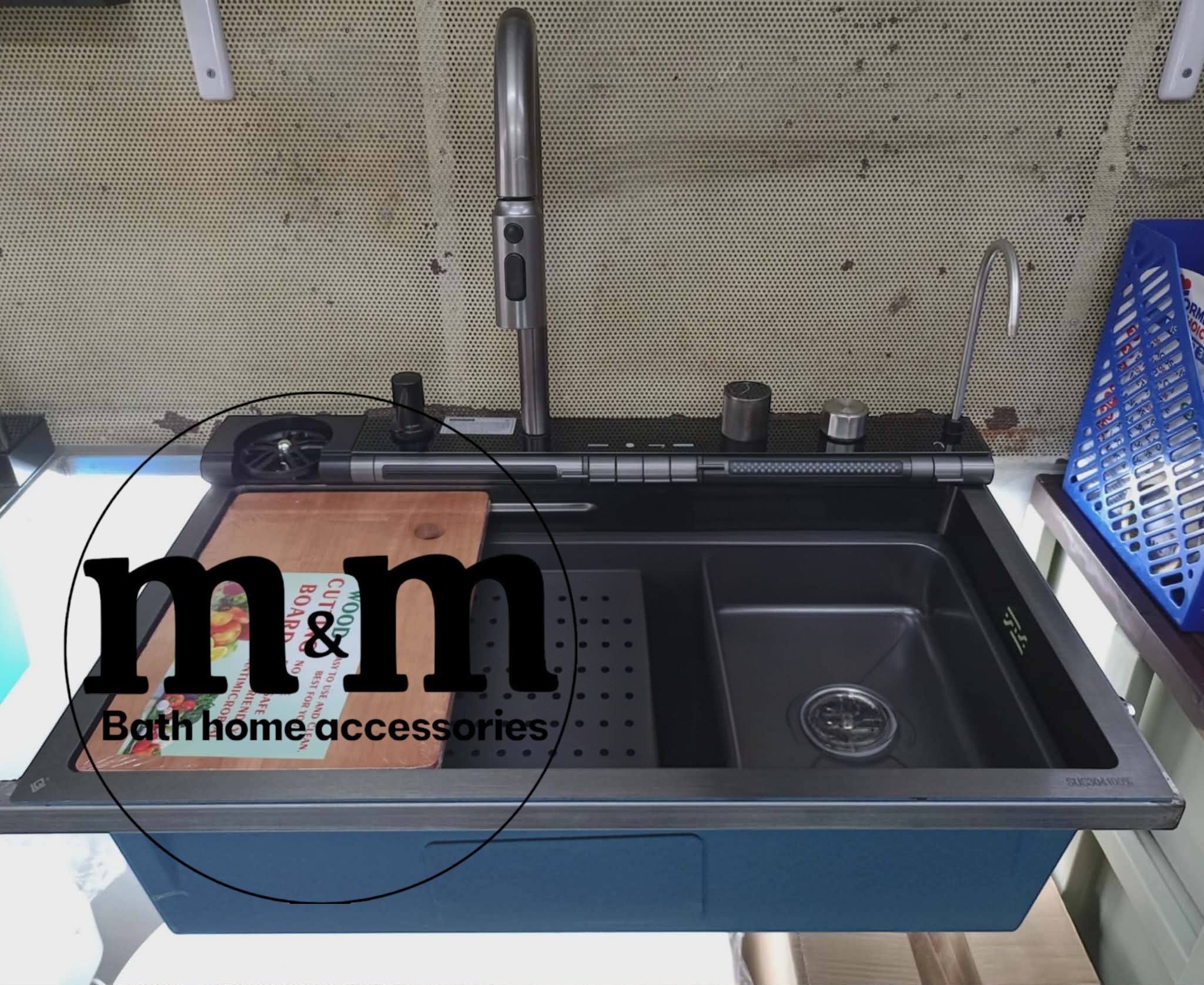 M&M bath home accessories Facebook ad: Sale Sale Sale