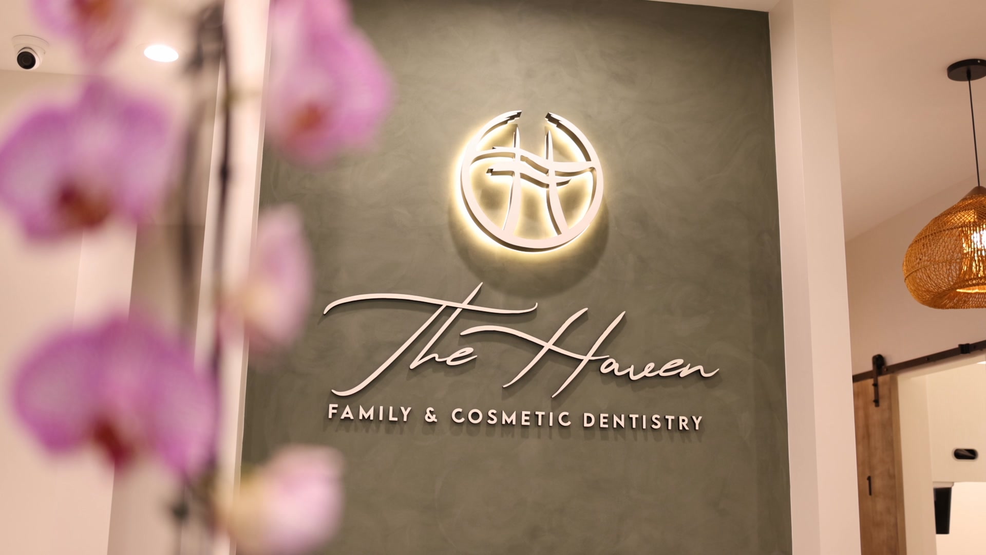 The Haven Family and Cosmetic Dentistry Facebook ad from Oct 28, 2025
