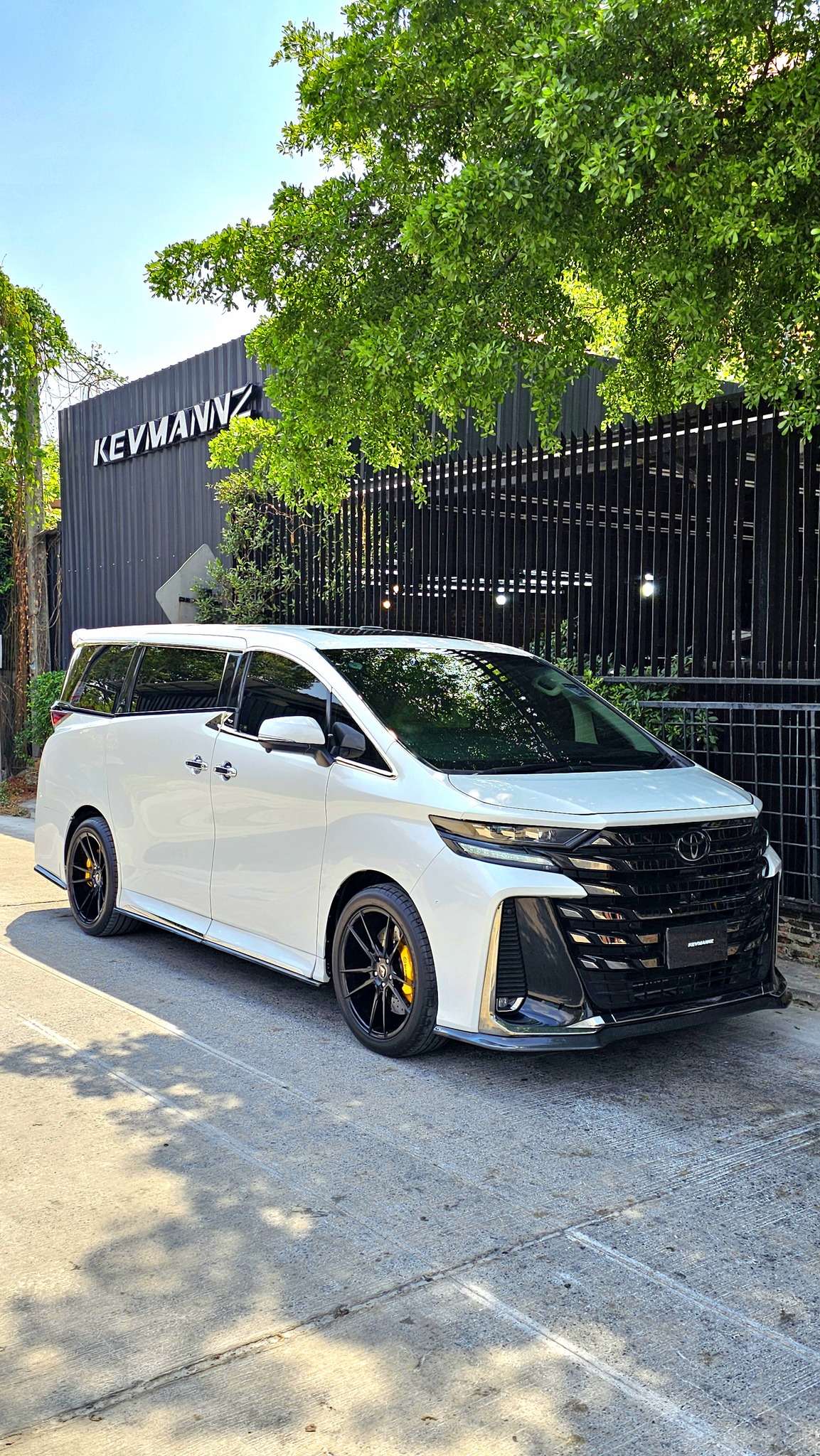 KevMannz Thailand Facebook ad: Alphard AH30 (โฉมปี 2015-2017) แปลงโฉมเป็น Vellfire AH40…