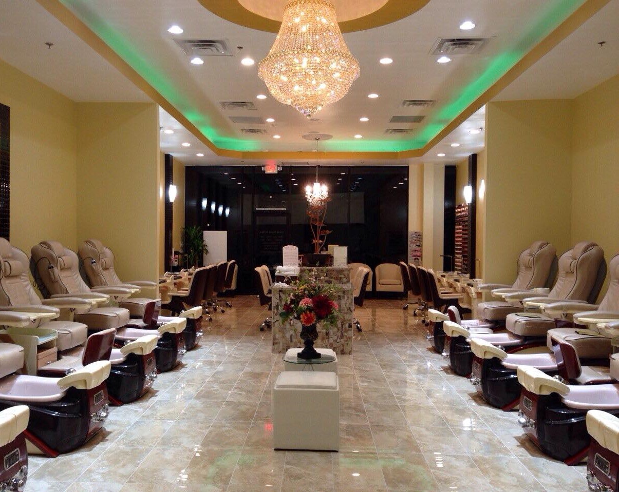 ONQ Nails & Spa Facebook ad: Add a touch of beauty to your life!