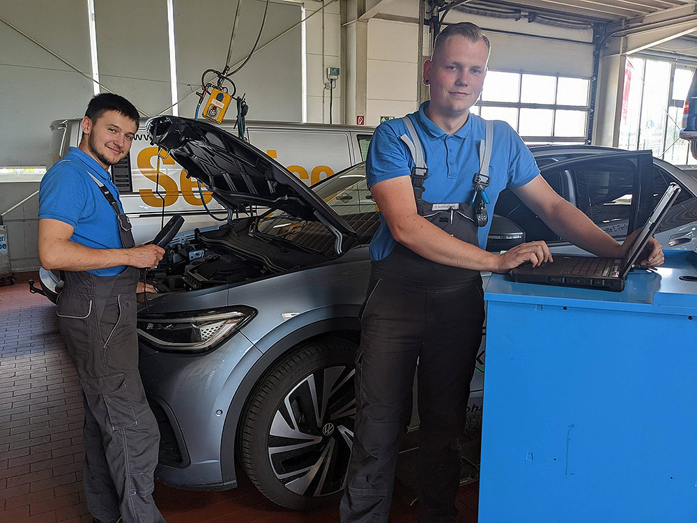 Autohaus Raschick GmbH Facebook ad: Bewirb Dich schnell und zukunftssicher!