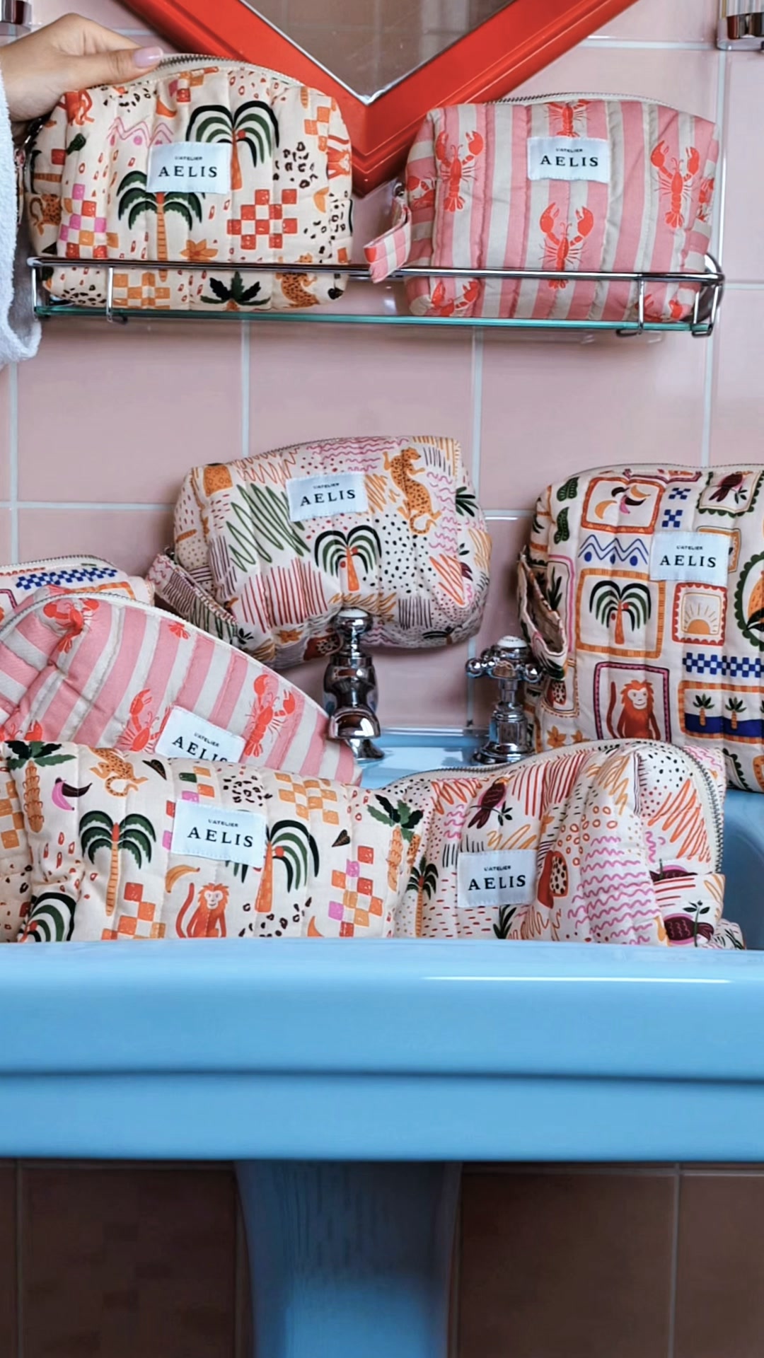 Atelier Aelis Facebook ad: Vos essentiels méritent une pochette chic