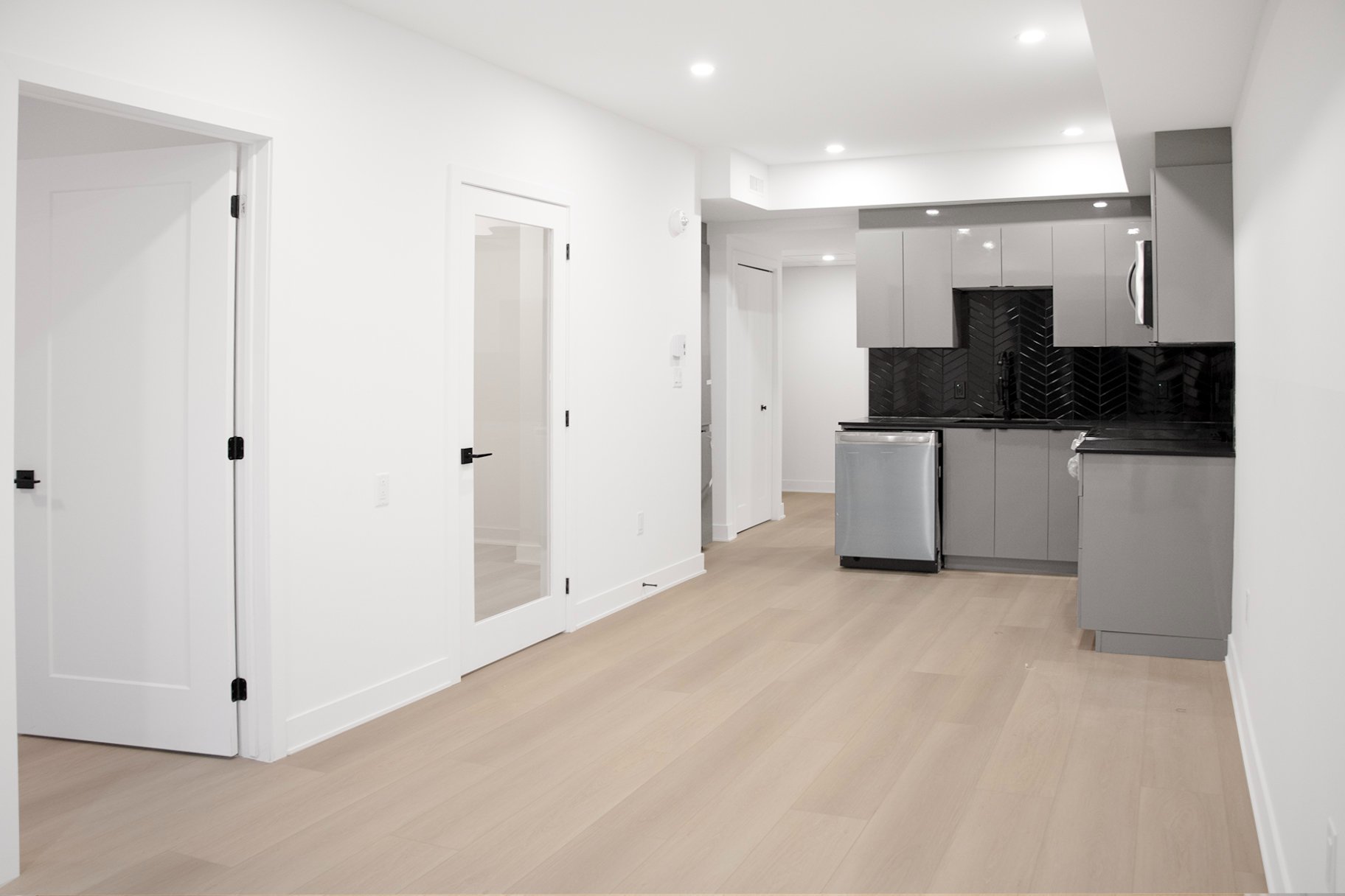 Sean Erez Facebook ad: 2 Beds 1 Bath Apartment