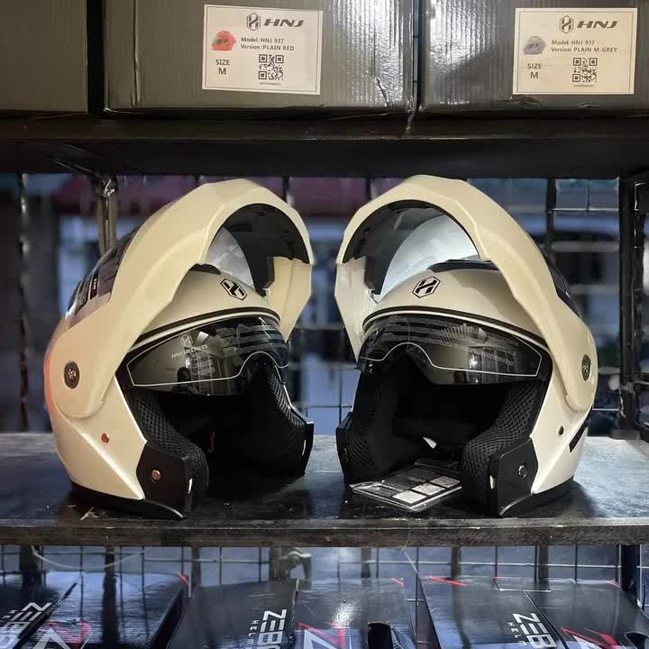 Arpys Motor Parts and Accessories Facebook ad: SUPER SALE COUPLE MODULAR & DUAL VISOR HELMET