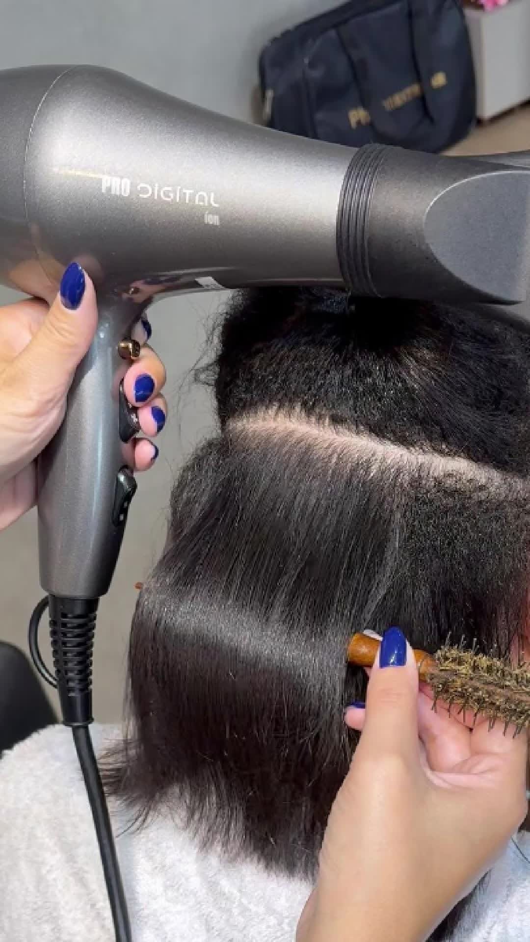 MQ Professional Hair Styling Facebook ad: Para garantir uma escovação com precisão e velocidade…