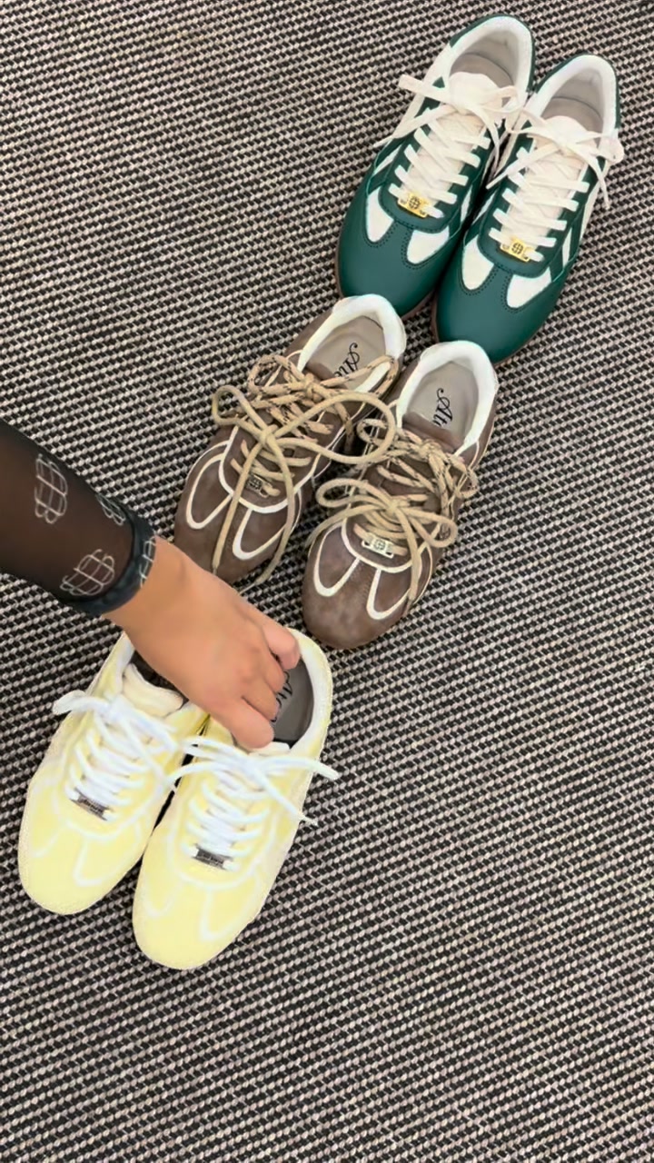 Ateneashoes_bga Facebook ad: Lo nuevo se publica primero en nuestro Instagram.