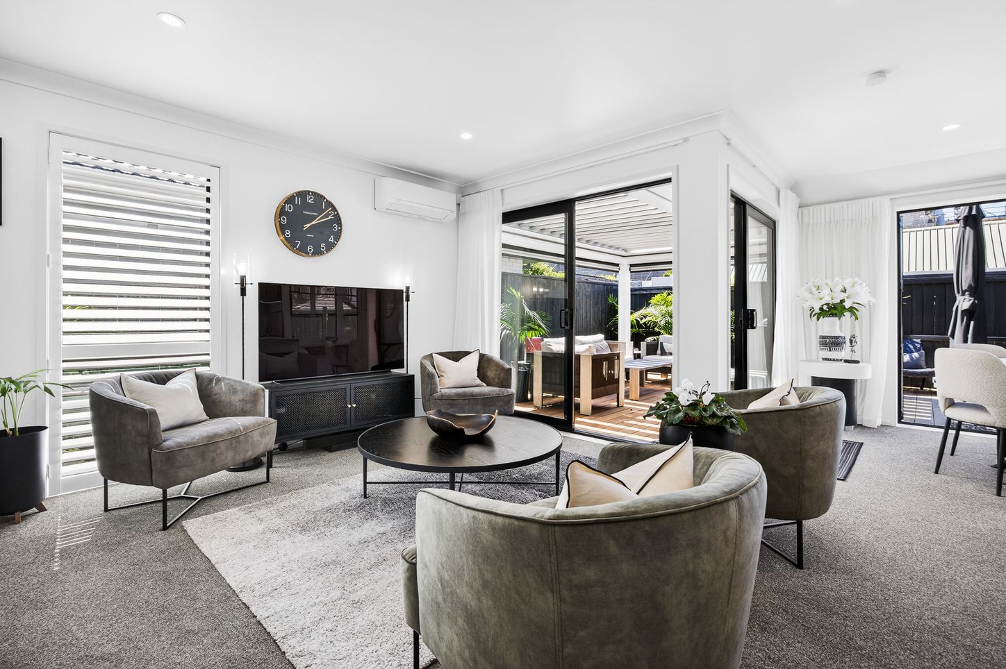 Gareth Hookham Real Estate Facebook ad: Owners Have Purchased - This Must Be Sold