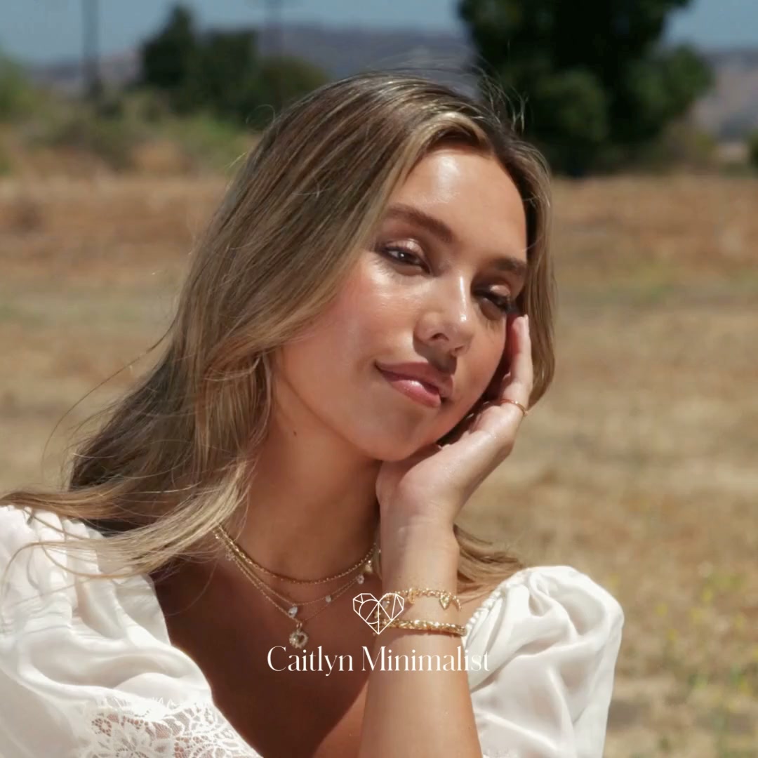Caitlyn Minimalist Facebook ad: The gift she'll actually wear