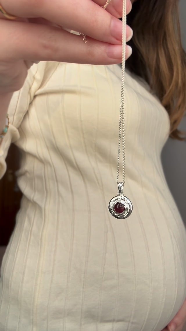 San Saru Facebook ad: Regalos con sentido siempre con @sansarushop