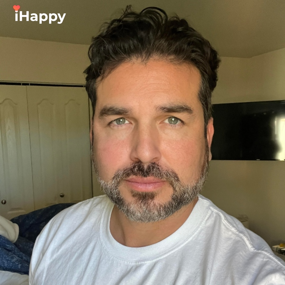IHappy - premium dating app Facebook ad