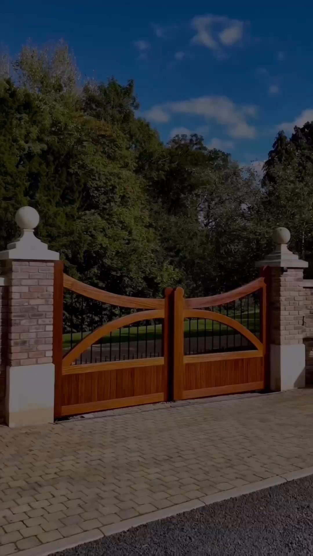 The Expert Gate Company Facebook ad: Free No-Obligation Quote