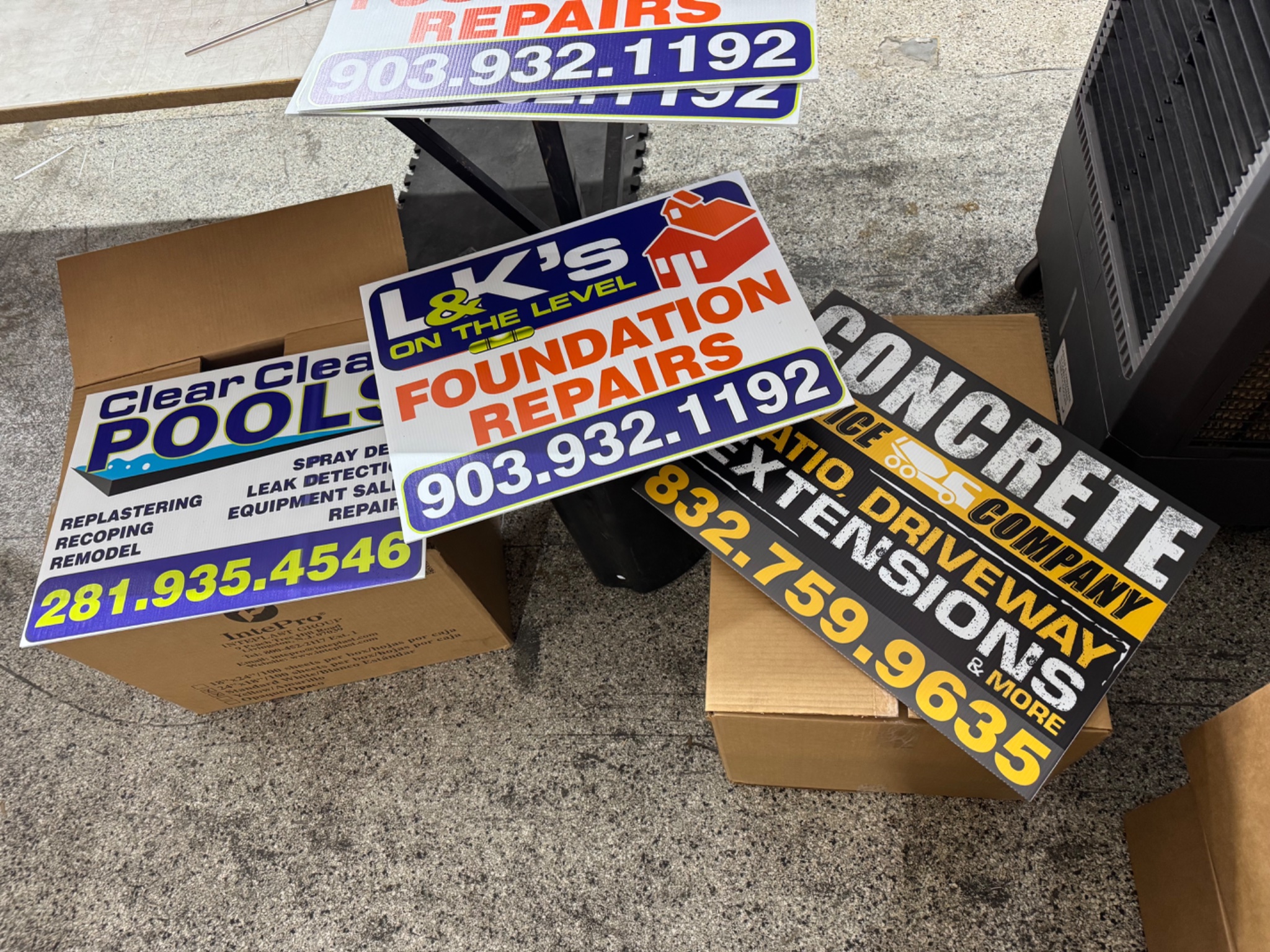 Javier Zopy Cadena Facebook ad: YARD SIGNS - BANNERS - ROLL UP - DTF - Window Graphics…