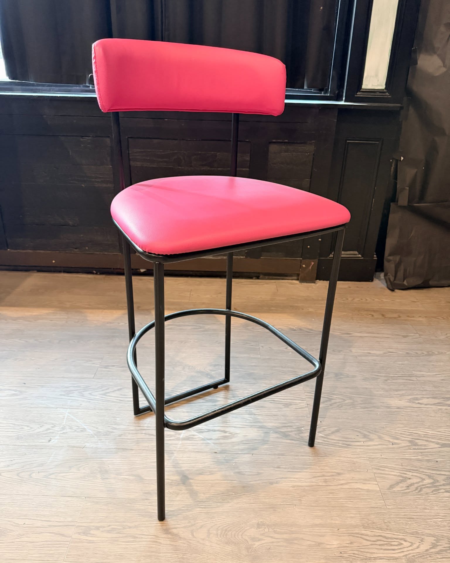 Mike Wachs Facebook ad: Commercial-Grade Pink Leather Bar Stools, Like New (50…