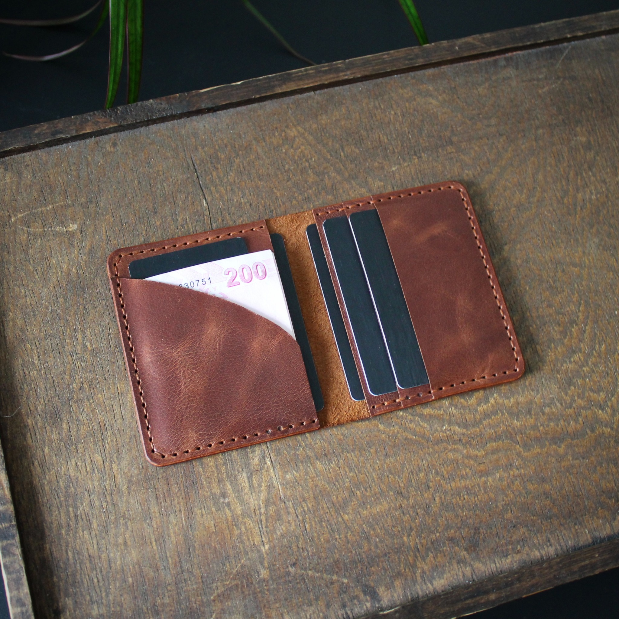 Moose Leather Craft Facebook ad: Benzersiz el yapımı deri ürünler.