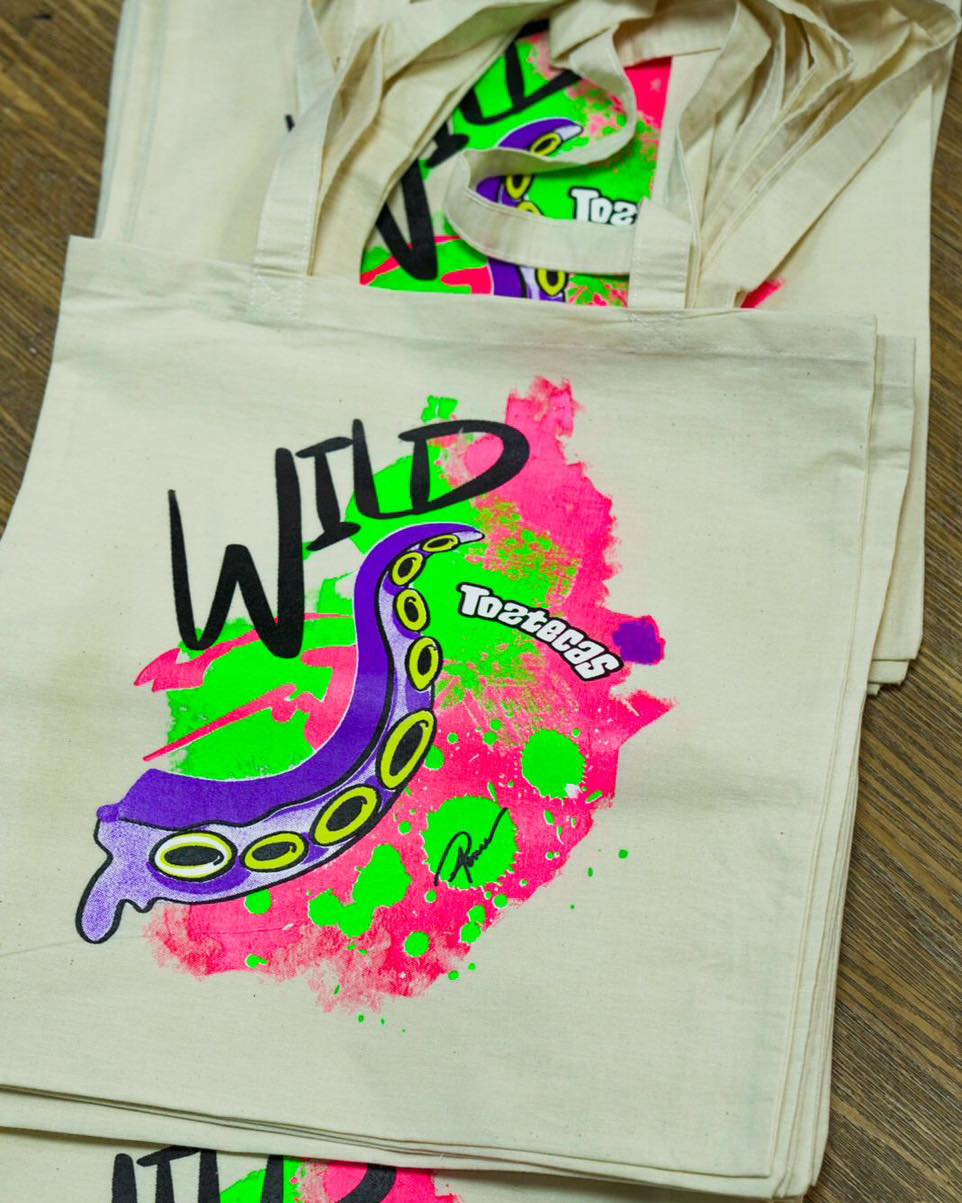 Capital Studio Facebook ad: Tote bags para Toztecas, un estampado con sabor…