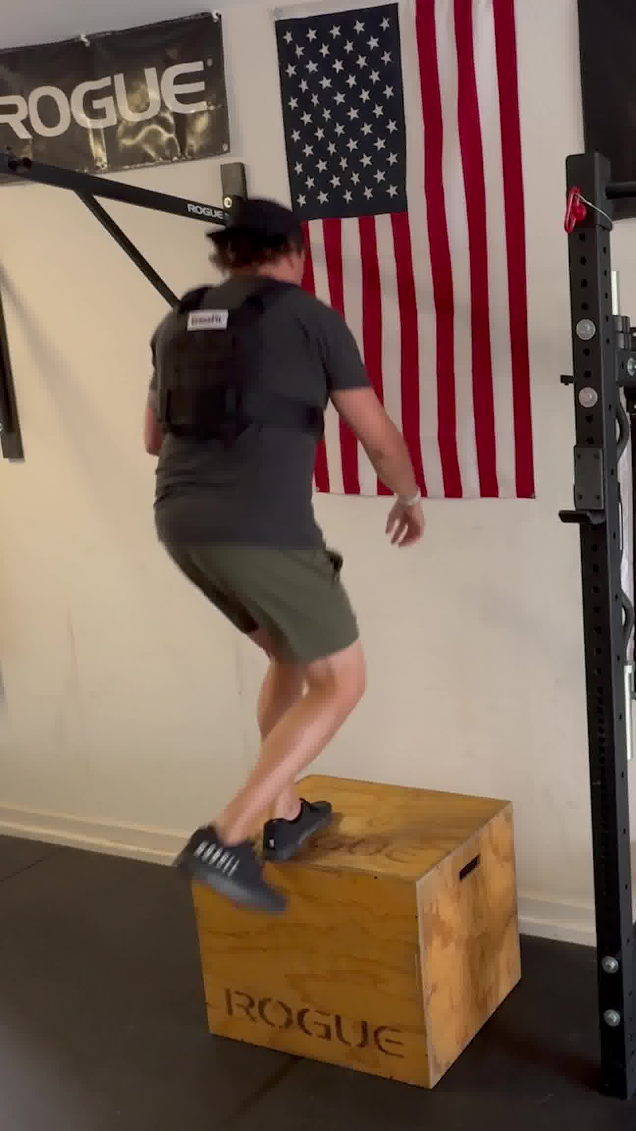 Rogue Fitness Europe Facebook ad: Shop the Rogue Echo Weight Vest now!