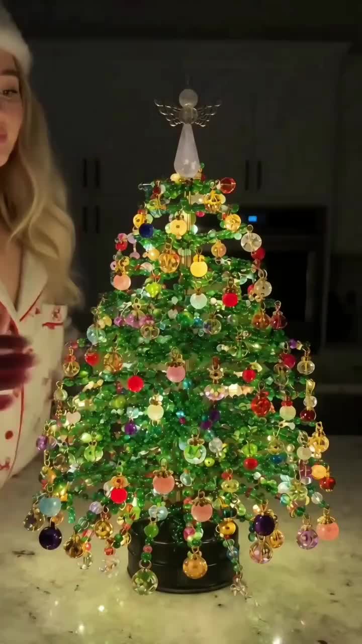 Cozyfolk Facebook ad: Tiny tree, maximum Christmas sparkle.