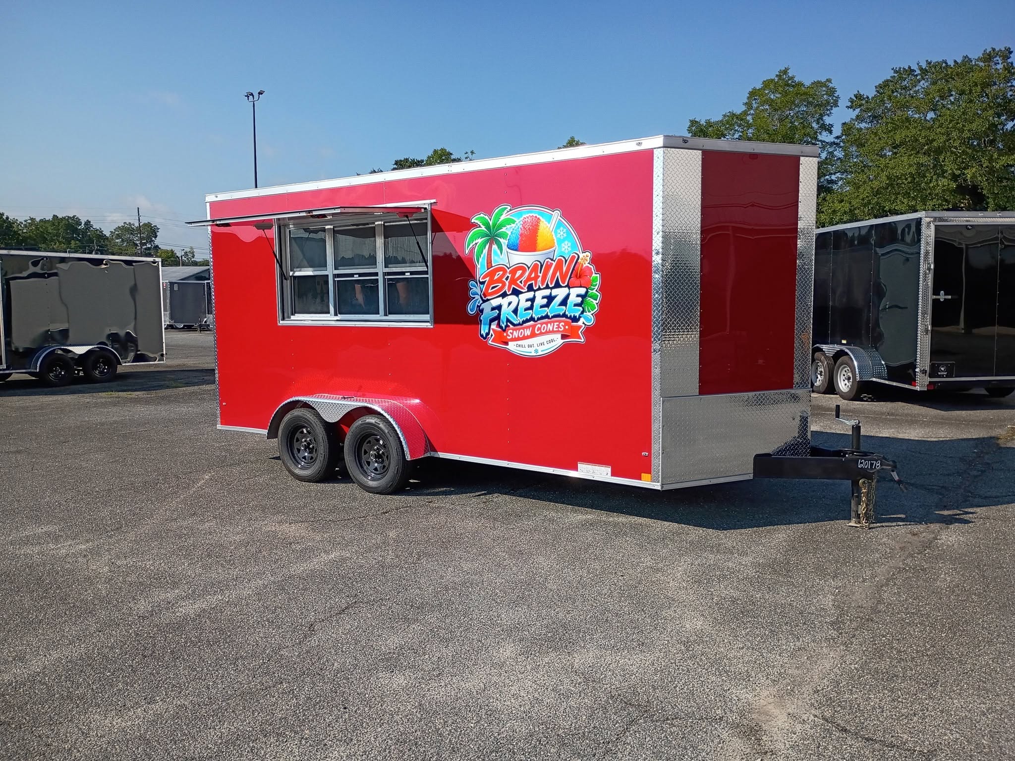 WOW Cargo Trailers Elite Facebook ad: Chat in Messenger