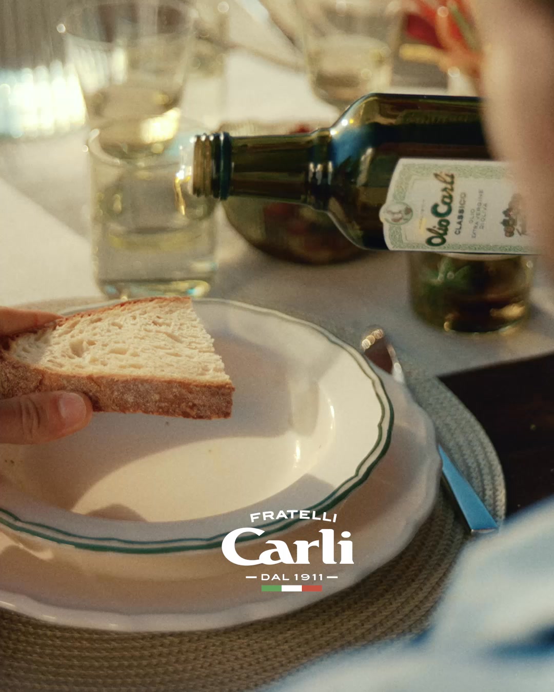 Fratelli Carli Facebook ad: Ein Mittagessen im Freien.