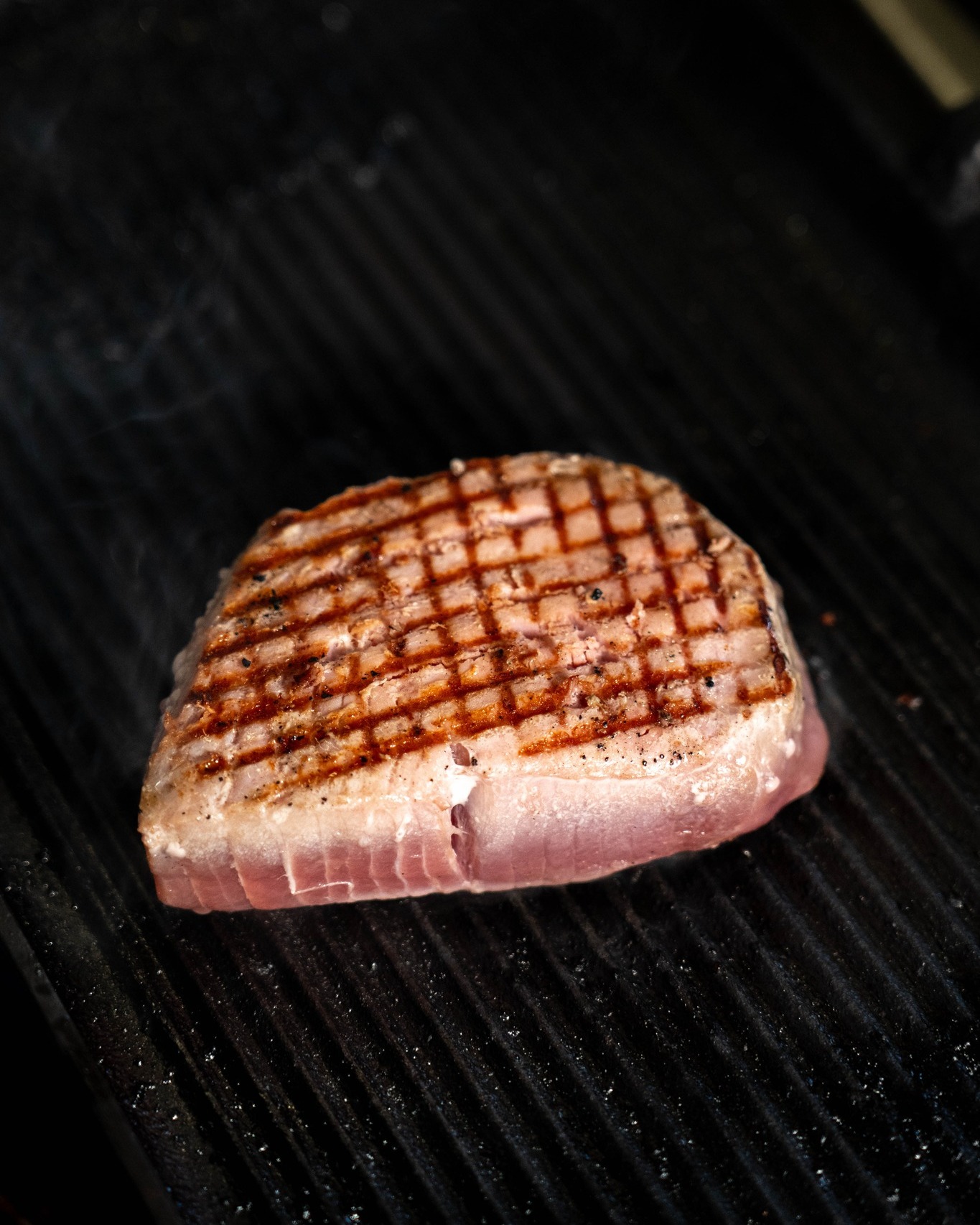 Le Bistrot de Louis Facebook ad: Ça crépite sur le grill, ça sent déjà…