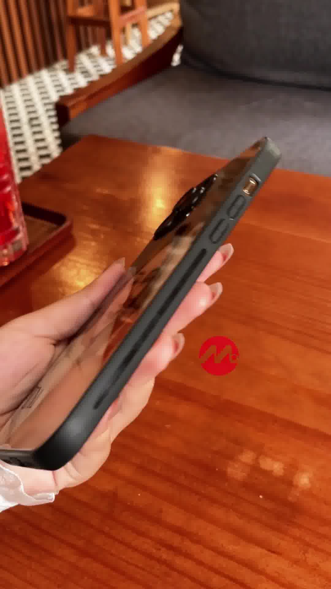 Minvio Facebook ad: Personalized Phone Cases